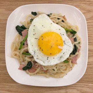 ベーコンとほうれん草の焼きうどん